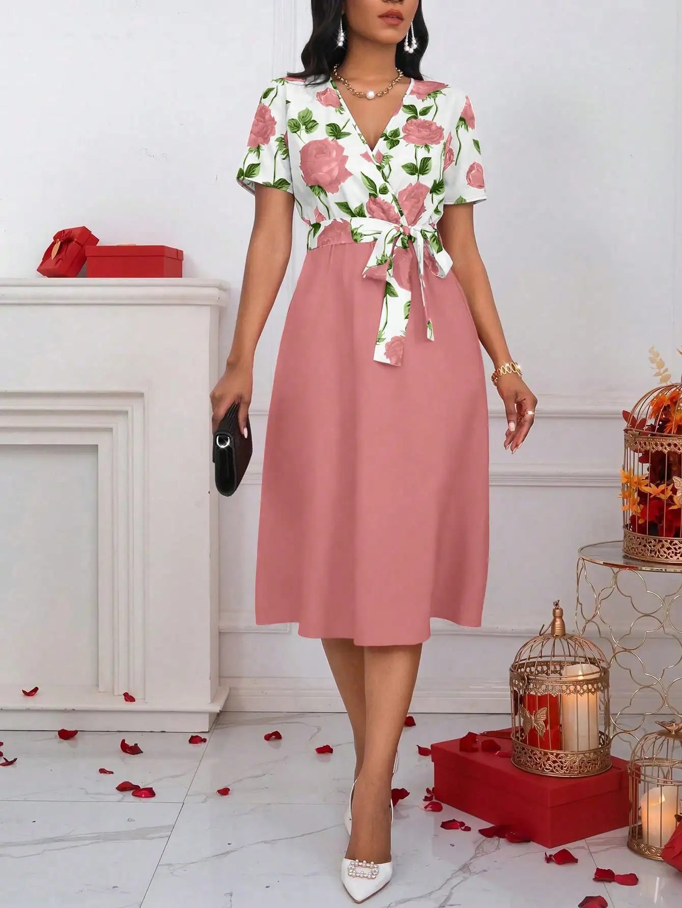 Robe Midi Fleurie Femme – Col V, Taille Nouée et Coupe Trapèze Élégante